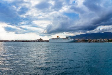 Messenia 'daki Kalamata limanının güzel manzarası, Yunanistan' daki Mora.