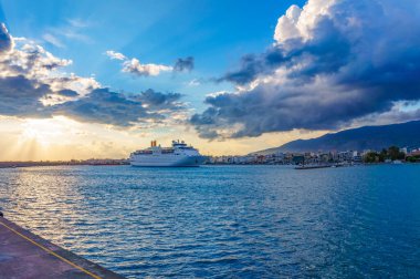 Messenia 'daki Kalamata limanının güzel manzarası, Yunanistan' daki Mora.