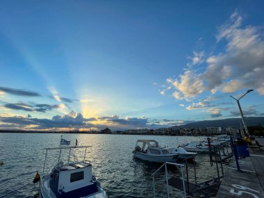 Messenia 'daki Kalamata limanının güzel manzarası, Yunanistan' daki Mora.