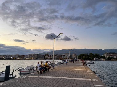 Messenia 'daki Kalamata limanının güzel manzarası, Yunanistan' daki Mora.
