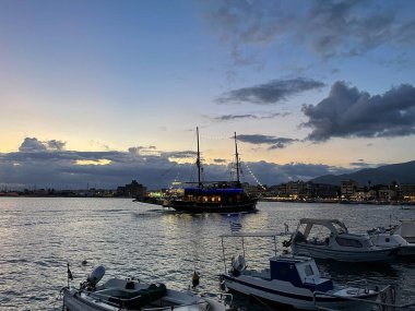Messenia 'daki Kalamata limanının güzel manzarası, Yunanistan' daki Mora.