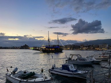 Messenia 'daki Kalamata limanının güzel manzarası, Yunanistan' daki Mora.