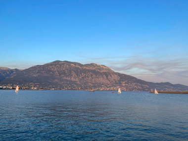 Messenia 'daki Kalamata limanının güzel manzarası, Yunanistan' daki Mora.