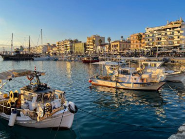 Messenia 'daki Kalamata limanının güzel manzarası, Yunanistan' daki Mora.