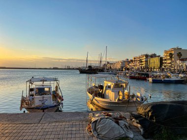 Messenia 'daki Kalamata limanının güzel manzarası, Yunanistan' daki Mora.