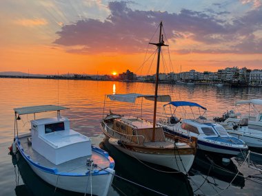 Messenia 'daki Kalamata limanının güzel manzarası, Yunanistan' daki Mora.