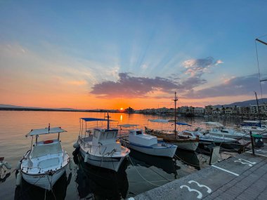 Messenia 'daki Kalamata limanının güzel manzarası, Yunanistan' daki Mora.