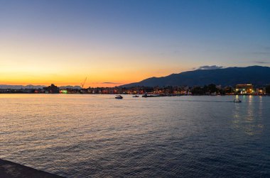 Messenia 'daki Kalamata limanının güzel manzarası, Yunanistan' daki Mora.