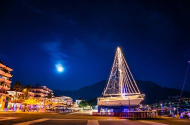 Messenia 'daki Kalamata limanının güzel manzarası, Yunanistan' daki Mora.