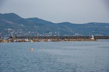 Messenia 'daki Kalamata limanının güzel manzarası, Yunanistan' daki Mora.