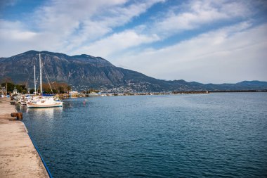 Messenia 'daki Kalamata limanının güzel manzarası, Yunanistan' daki Mora.