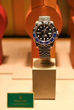 Rolex Lüks Saatler Rolex Shop 'ta Satılık, İsviçre' de Pencere Gösterimi.