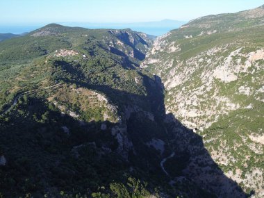 Messenia 'nın dağlık Mani bölgesinde, Yunanistan' ın Mora bölgesindeki ünlü Ridomo geçidine hava manzarası