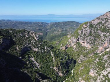 Messenia 'nın dağlık Mani bölgesinde, Yunanistan' ın Mora bölgesindeki ünlü Ridomo geçidine hava manzarası