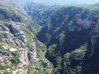 Messenia 'nın dağlık Mani bölgesinde, Yunanistan' ın Mora bölgesindeki ünlü Ridomo geçidine hava manzarası