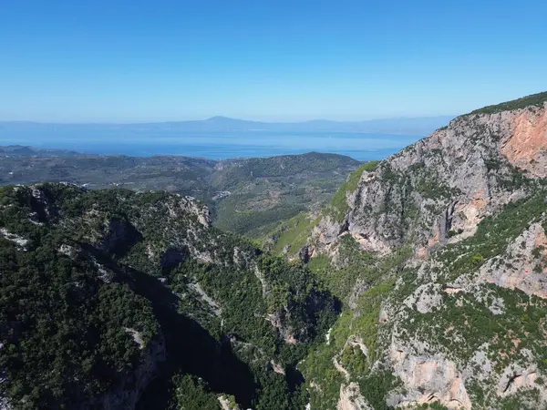 Messenia 'nın dağlık Mani bölgesinde, Yunanistan' ın Mora bölgesindeki ünlü Ridomo geçidine hava manzarası