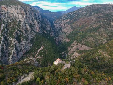 Dağlık Mani bölgesindeki Ridomo Vadisi 'nin muhteşem manzarası. Peygamber Helias, Yunanistan 'da Mani, Messenia ve Mora' daki geleneksel Hristiyan kilisesinde