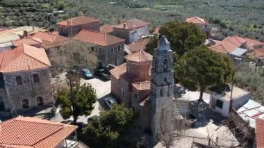 Yunanistan 'ın Messenian Mani bölgesindeki Avia' daki Gaitses köyü yakınlarındaki meşhur Ridomo geçidi üzerindeki hava manzarası.
