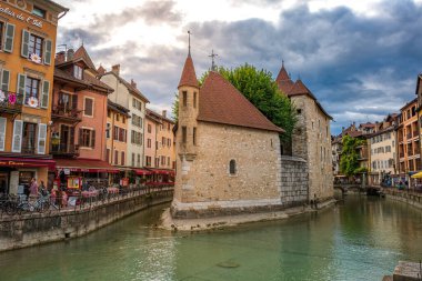 Palais de l 'Isle, Fransa' da Alplerin Venedik 'i olarak adlandırılan Savoy' un başkenti Annecy 'de ünlü bir manzara.