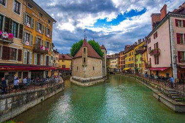 Palais de l 'Isle, Fransa' da Alplerin Venedik 'i olarak adlandırılan Savoy' un başkenti Annecy 'de ünlü bir manzara.