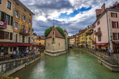Palais de l 'Isle, Fransa' da Alplerin Venedik 'i olarak adlandırılan Savoy' un başkenti Annecy 'de ünlü bir manzara.