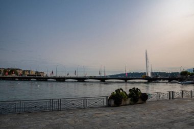 Cenevre, İsviçre - 8 Eylül 2023: İsviçre 'deki Cenevre kentinin Riverside manzarası