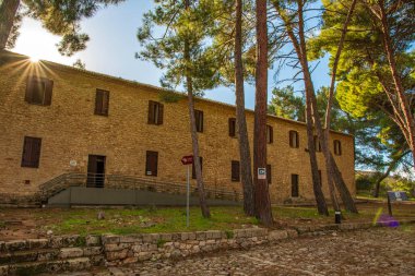 Pylos City, Navarino Area, Messinia, Yunanistan 'daki ünlü Pylos veya Niokastro Kalesi' nden manzara.