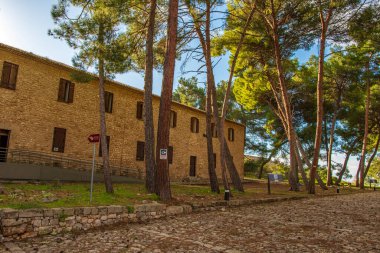 Pylos City, Navarino Area, Messinia, Yunanistan 'daki ünlü Pylos veya Niokastro Kalesi' nden manzara.