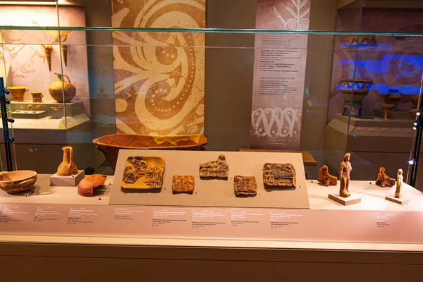 Pylos Kalesi, Niokastro bölgesindeki Pylos Arkeoloji Müzesi 'nin içinde. Sergiler tarih öncesi dönemden Roma dönemine kadar uzanıyor..