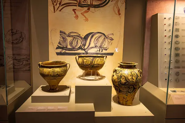 Pylos Kalesi, Niokastro bölgesindeki Pylos Arkeoloji Müzesi 'nin içinde. Sergiler tarih öncesi dönemden Roma dönemine kadar uzanıyor..