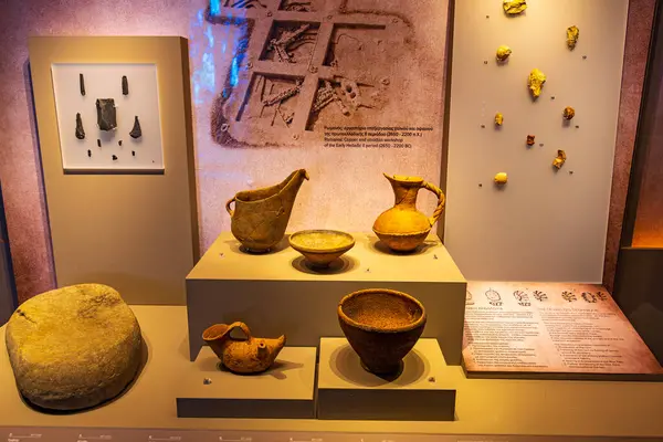 Pylos Kalesi, Niokastro bölgesindeki Pylos Arkeoloji Müzesi 'nin içinde. Sergiler tarih öncesi dönemden Roma dönemine kadar uzanıyor..