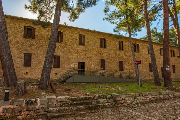 Pylos City, Navarino Area, Messinia, Yunanistan 'daki ünlü Pylos veya Niokastro Kalesi' nden manzara.