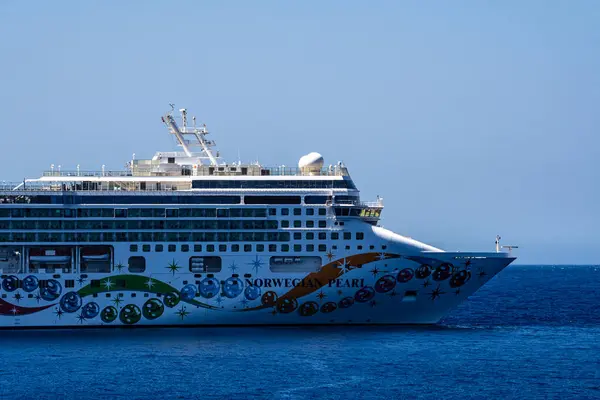 stock image ZAKYNTHOS, GREECE - JUNE 8 2024: Norwegian Pearl Cruise Ship leaving Zakynthos island, Greece. Norwegian Cruise Line Ship at Zakynthos.