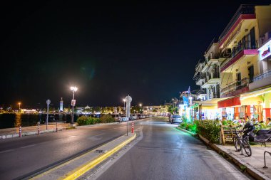 Zakynthos, Yunanistan - 6 Haziran 2024: Yaz döneminde güzel Zakynthos kentinin deniz manzarası. Geceleyin Zakynthos Batı Yunanistan 'da.