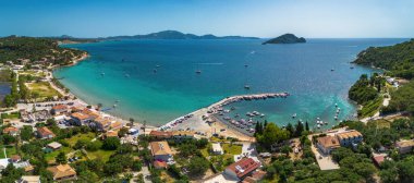 Yunanistan 'ın Zakynthos adasındaki Keri plajı üzerindeki hava panoramik manzarası.