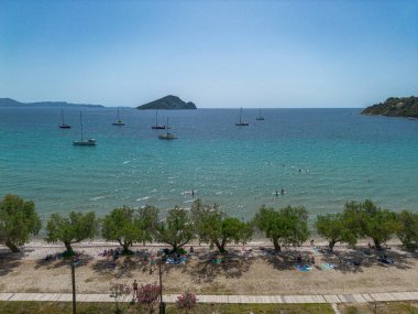 Yunanistan 'ın Zakynthos adasındaki Keri plajı üzerindeki hava panoramik manzarası.