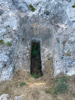 Zakynthos, Yunanistan - 20 Haziran 2024: Yunanistan 'ın Zakynthos adasındaki Kampi kentindeki Miken mezarlığının manzarası