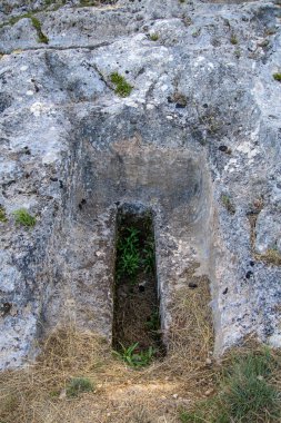 Zakynthos, Yunanistan - 20 Haziran 2024: Yunanistan 'ın Zakynthos adasındaki Kampi kentindeki Miken mezarlığının manzarası