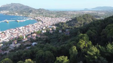 Gün batımında Zakynthos şehrinin hava panoramik manzarası. Zakynthos Adası, İyon Denizi, Batı Yunanistan