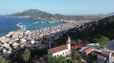Gün batımında Zakynthos şehrinin hava panoramik manzarası. Zakynthos Adası, İyon Denizi, Batı Yunanistan