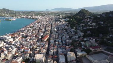 Gün batımında Zakynthos şehrinin hava panoramik manzarası. Zakynthos Adası, İyon Denizi, Batı Yunanistan