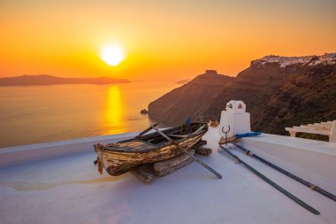 Yunanistan 'da Caldera' ya Bakan Sonsuz Tekne