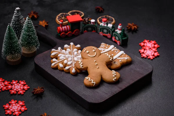 Tasty Gingerbread Homemade Decorating Festive Table Christmas Holiday Decorations Home — Stock Photo, Image