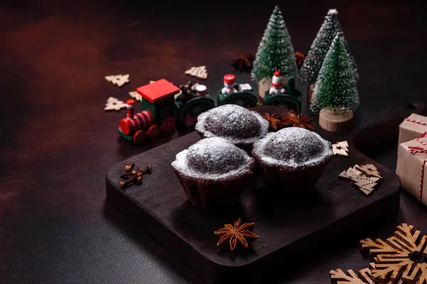 Koyu Beton Arka Planda Tatlı Taze Şenlikli Pişirme Noel Arifesine — Stok fotoğraf
