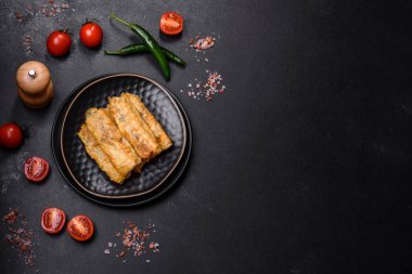 Sığır eti, pirinç ve sebzeli lahana ruloları. Et ile doldurulmuş lahana yaprakları.