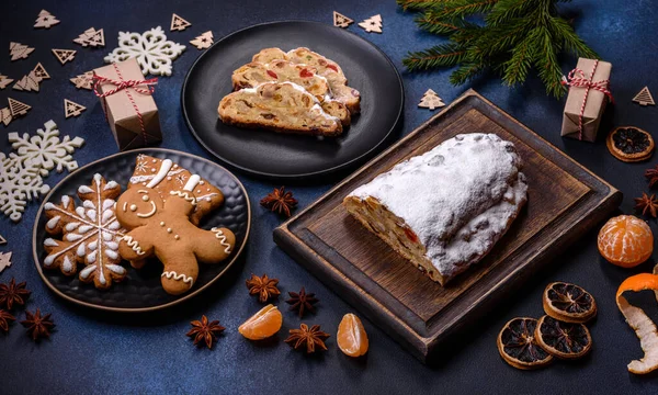 Deliziosa Torta Capodanno Festivo Con Frutta Candite Marzapane Noci Uno — Foto Stock