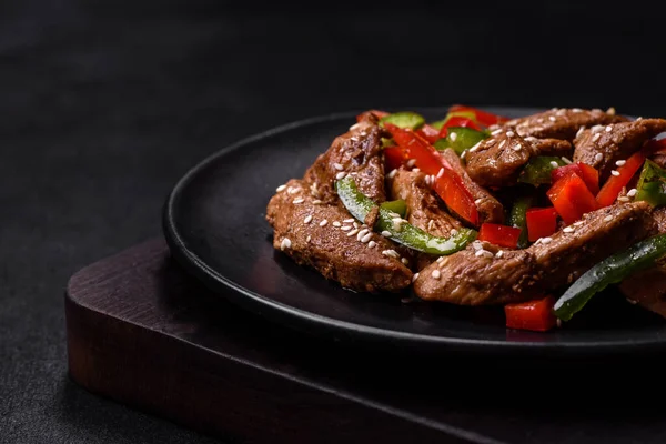 피망이 아시아의 맛있는 테라이야 고기와 — 스톡 사진