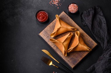 Etten, koyundan, baharattan ve ottan oluşan lezzetli taze krepler.