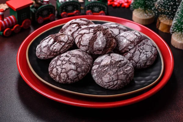 Köstliche Frische Brownies Mit Weihnachtsdekoration Auf Dunklem Betongrund Vorbereitung Der — Stockfoto