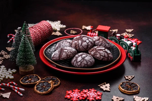 Délicieux Brownies Frais Avec Des Décorations Noël Sur Fond Béton — Photo